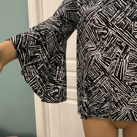 Elle - L - Cotton/Modal Flutter-sleeved Top - Picture 2 of 6